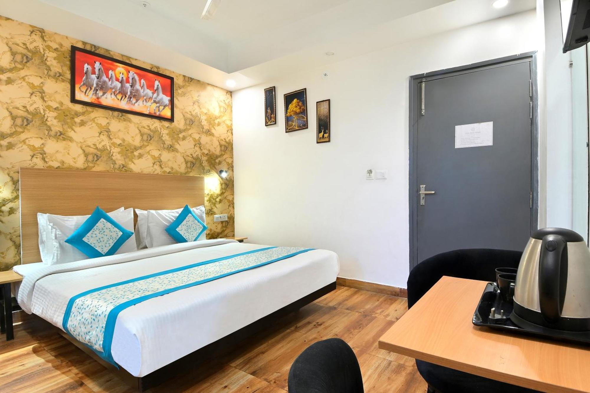 Hotel Red York By Byob Hotels Noida Exterior foto