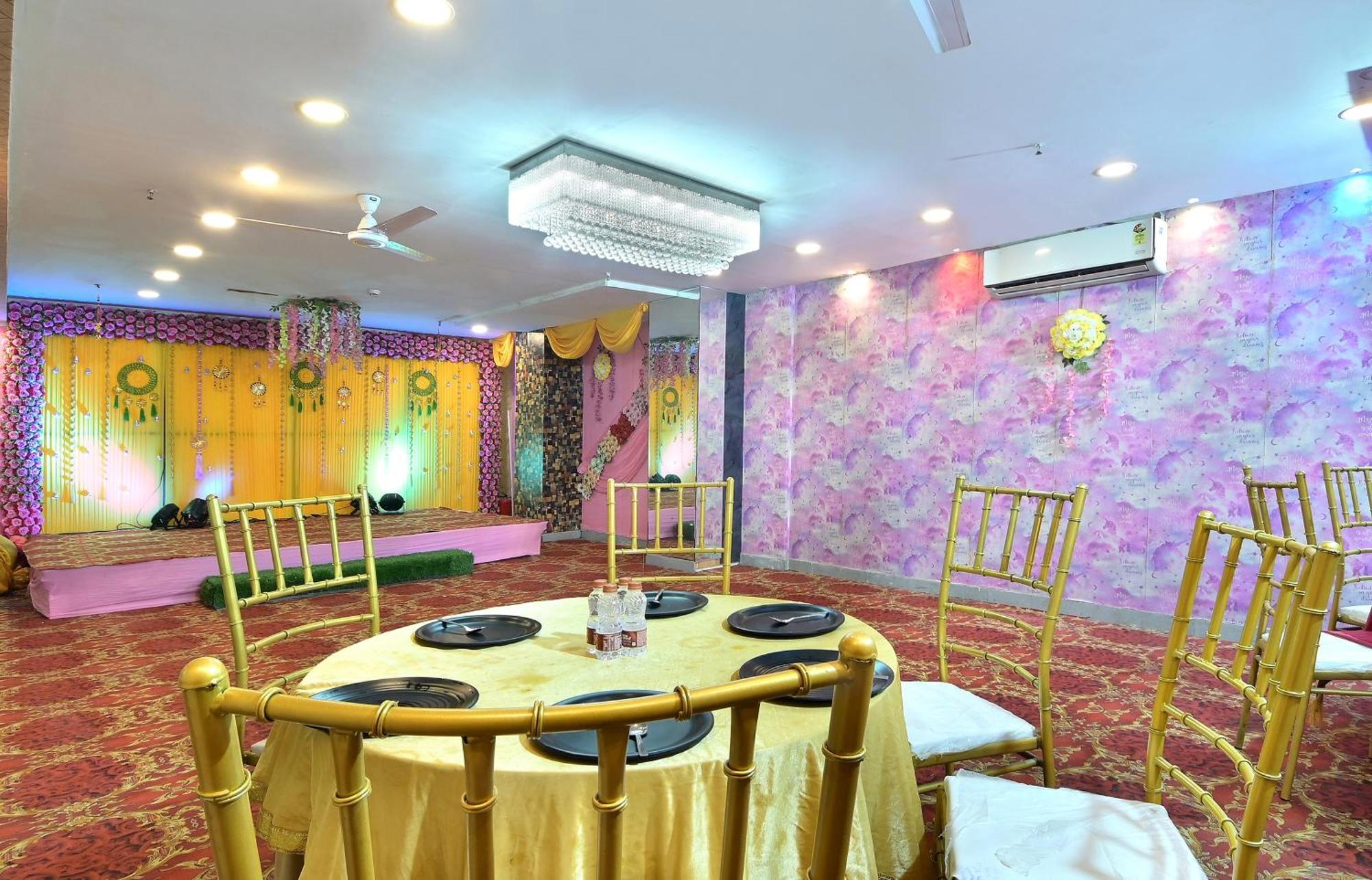 Hotel Red York By Byob Hotels Noida Exterior foto