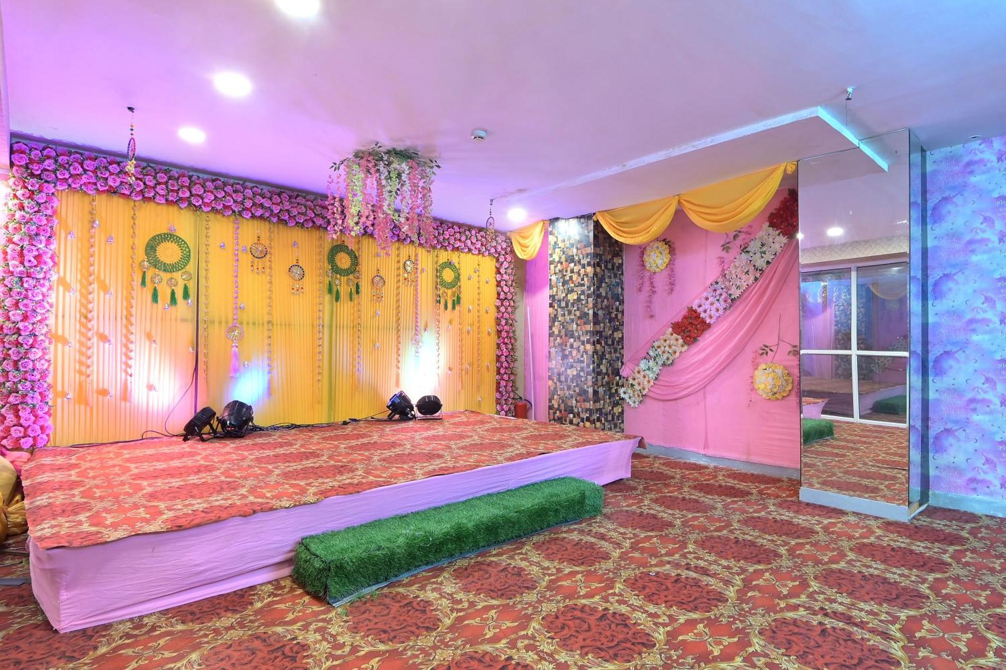 Hotel Red York By Byob Hotels Noida Exterior foto