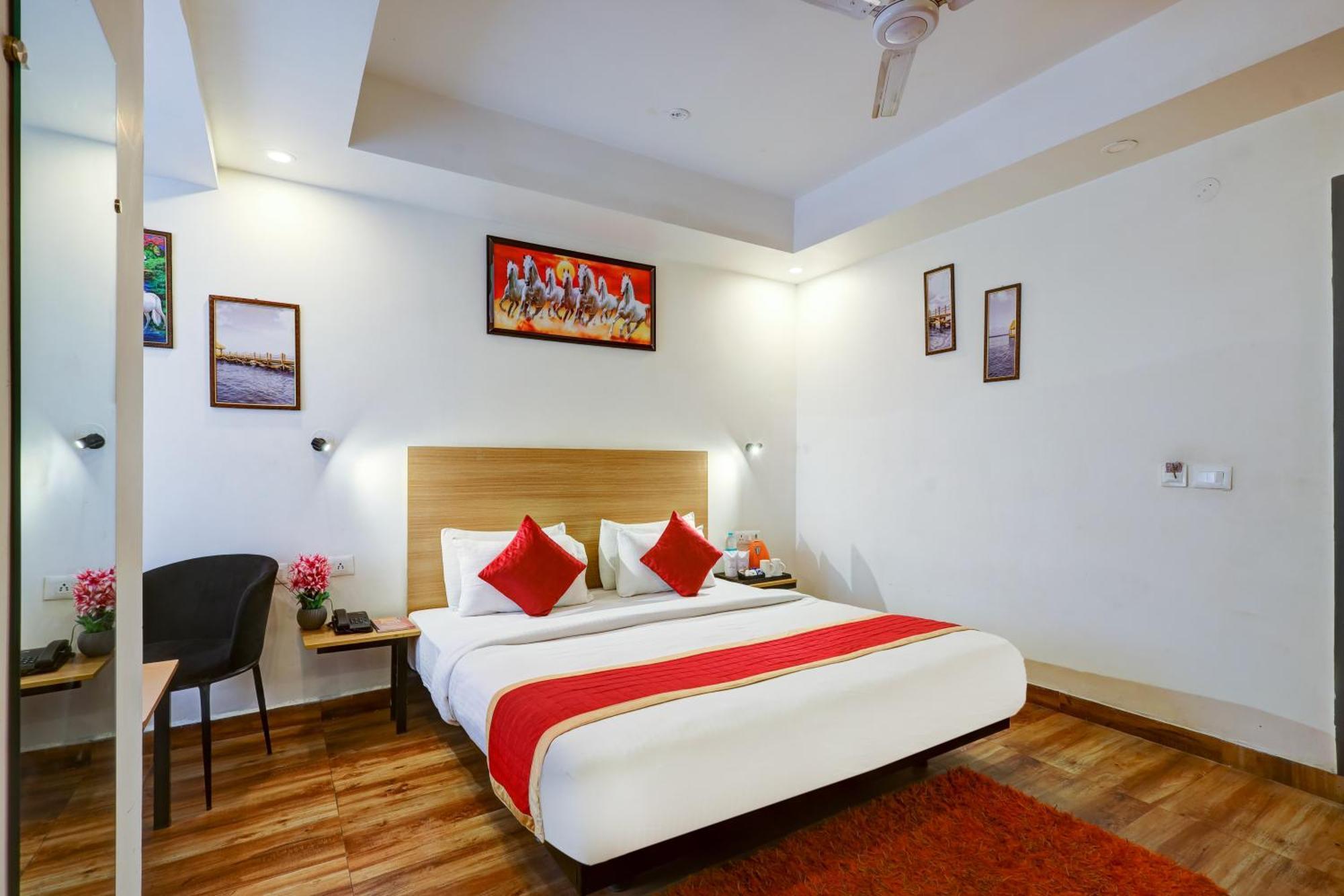 Hotel Red York By Byob Hotels Noida Exterior foto