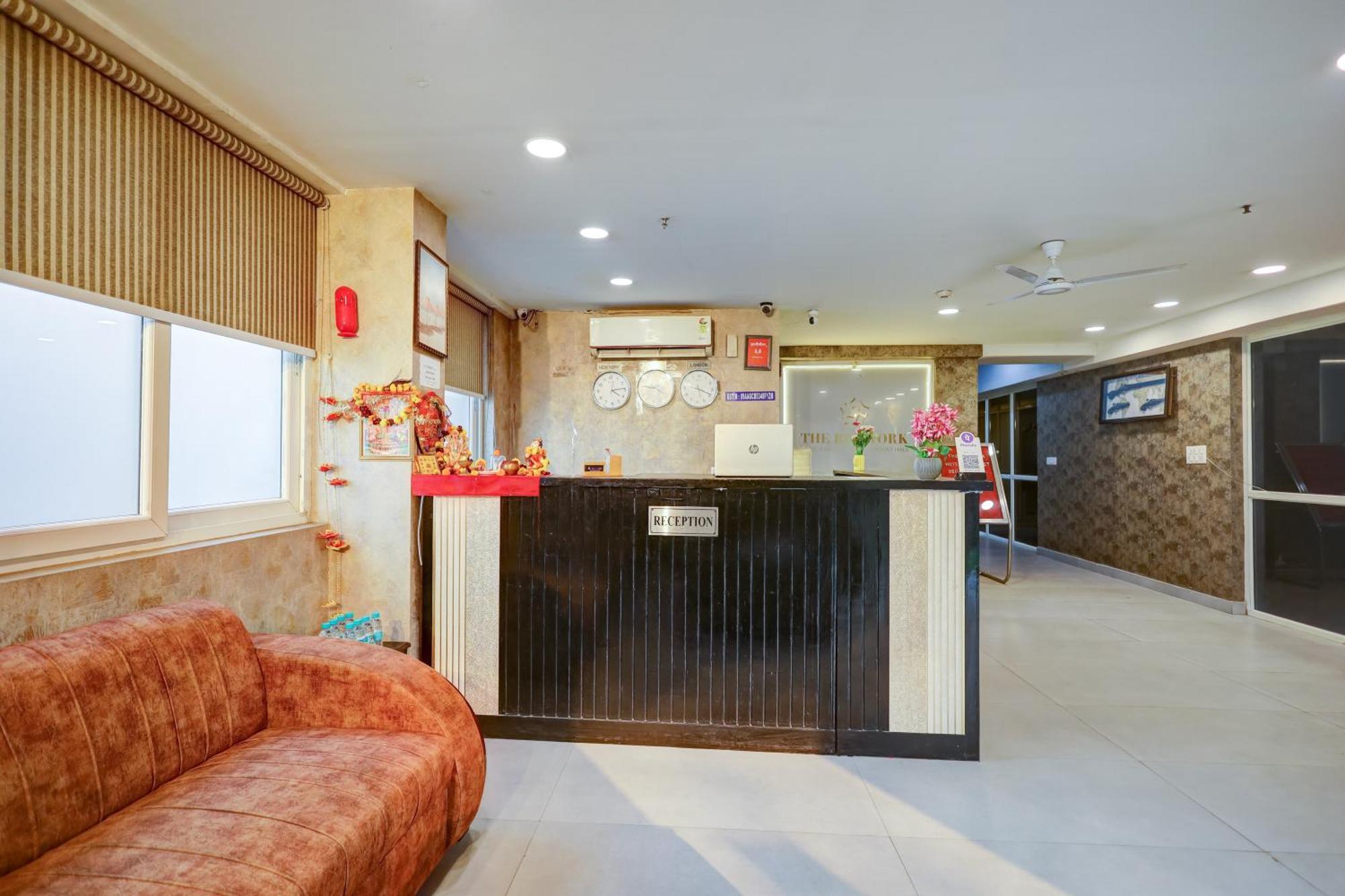 Hotel Red York By Byob Hotels Noida Exterior foto